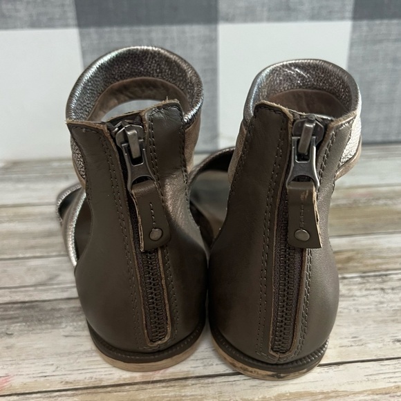 OTBT Souvenir Metallic Leather Sandal - Picture 4 of 12